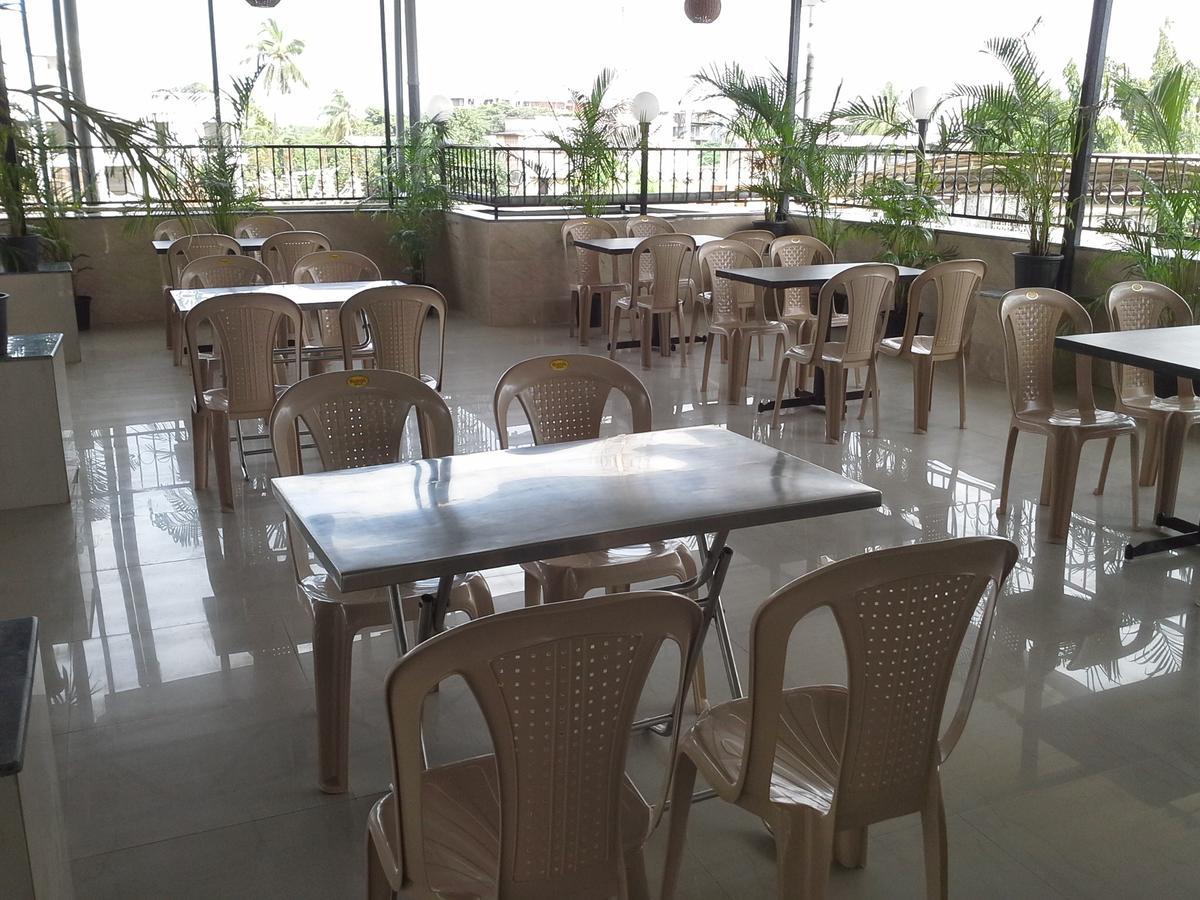 Galaxy Vaibhav Hotel Васаи Екстериор снимка