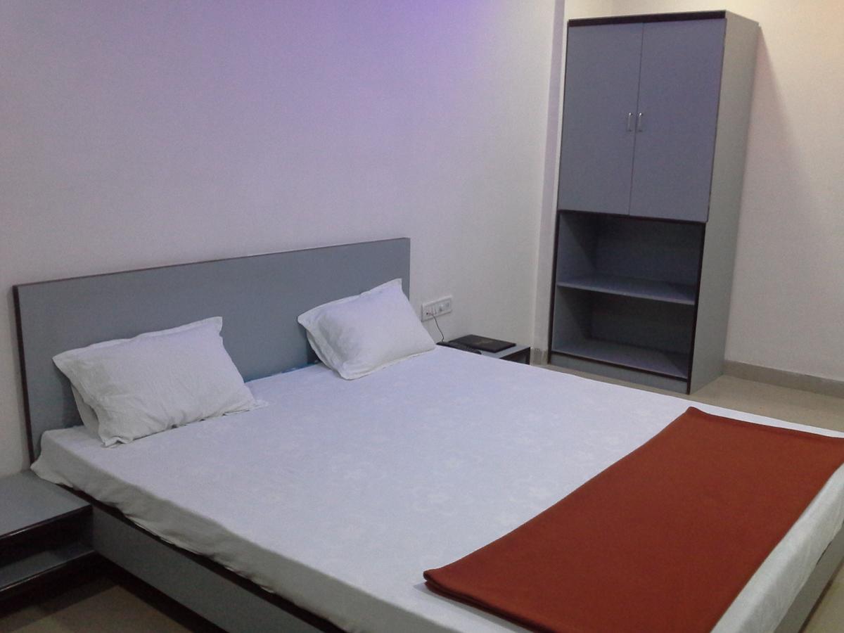 Galaxy Vaibhav Hotel Васаи Екстериор снимка