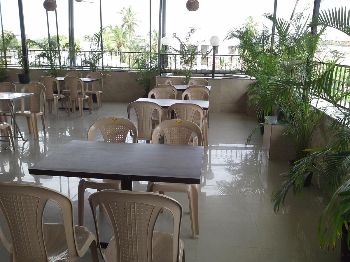 Galaxy Vaibhav Hotel Васаи Екстериор снимка