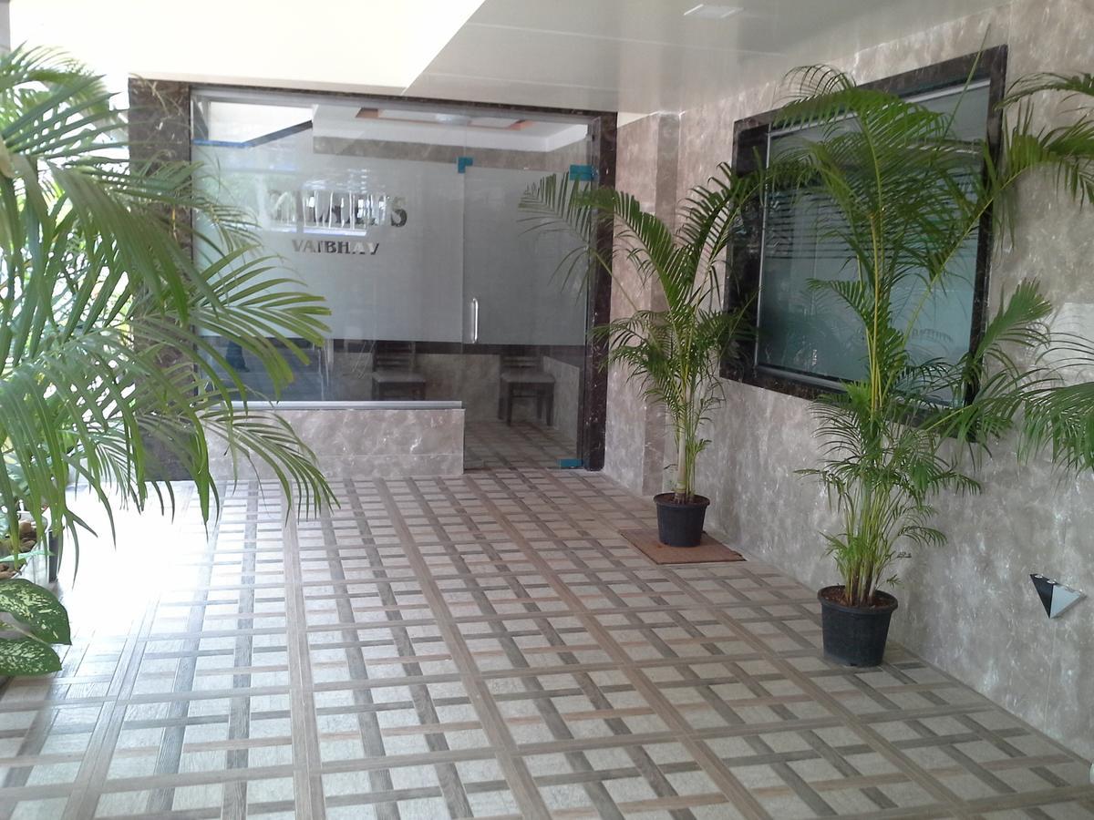 Galaxy Vaibhav Hotel Васаи Екстериор снимка