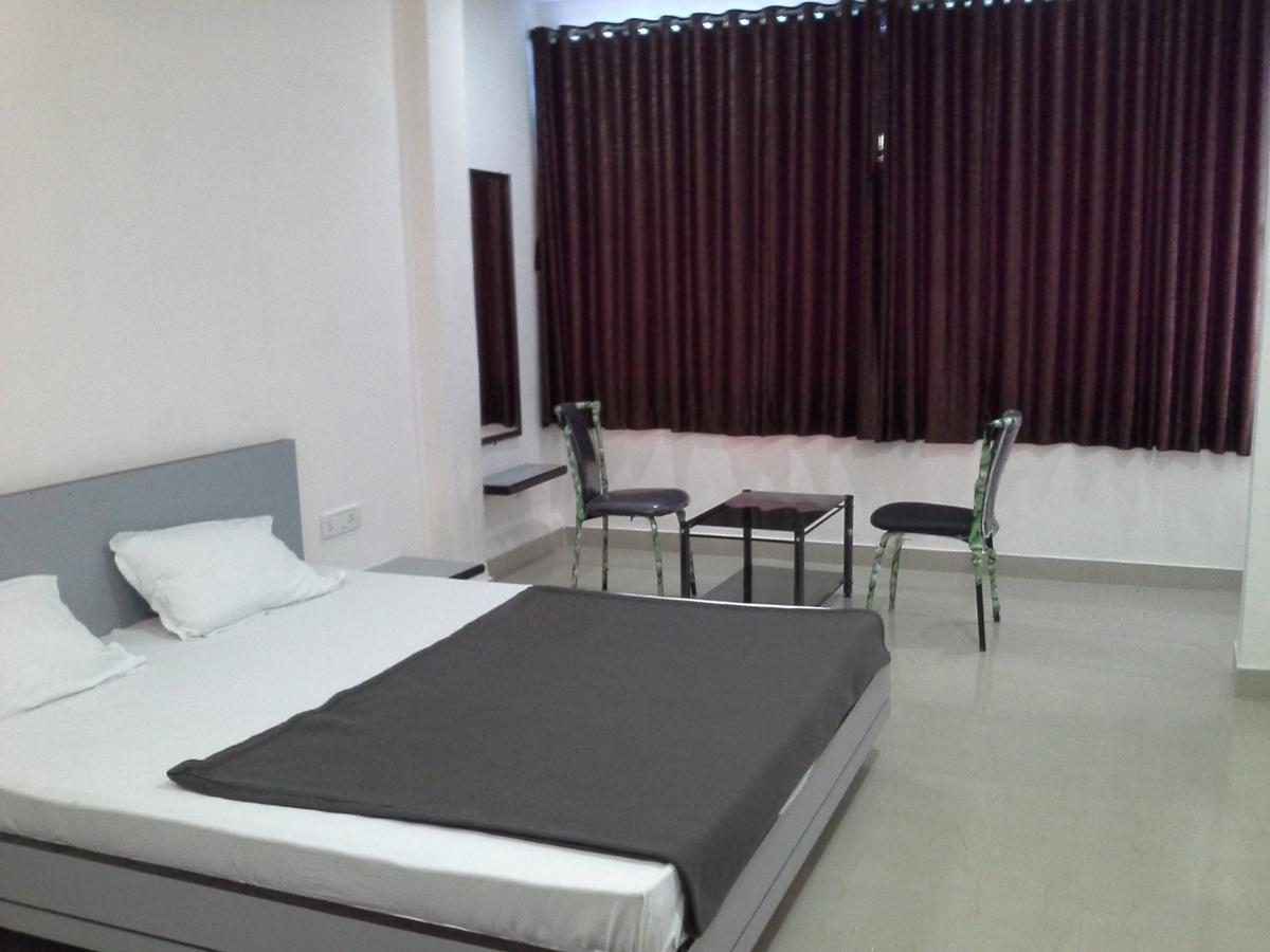 Galaxy Vaibhav Hotel Васаи Екстериор снимка