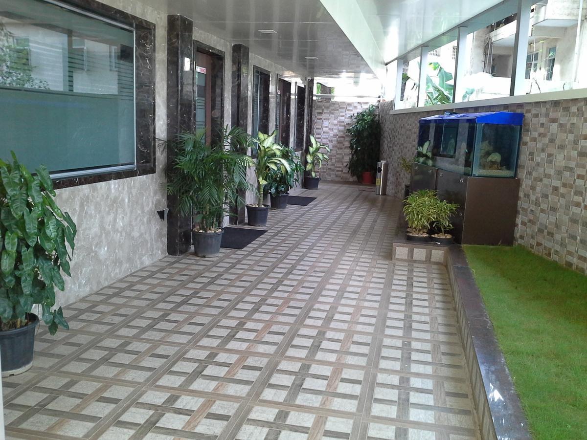 Galaxy Vaibhav Hotel Васаи Екстериор снимка